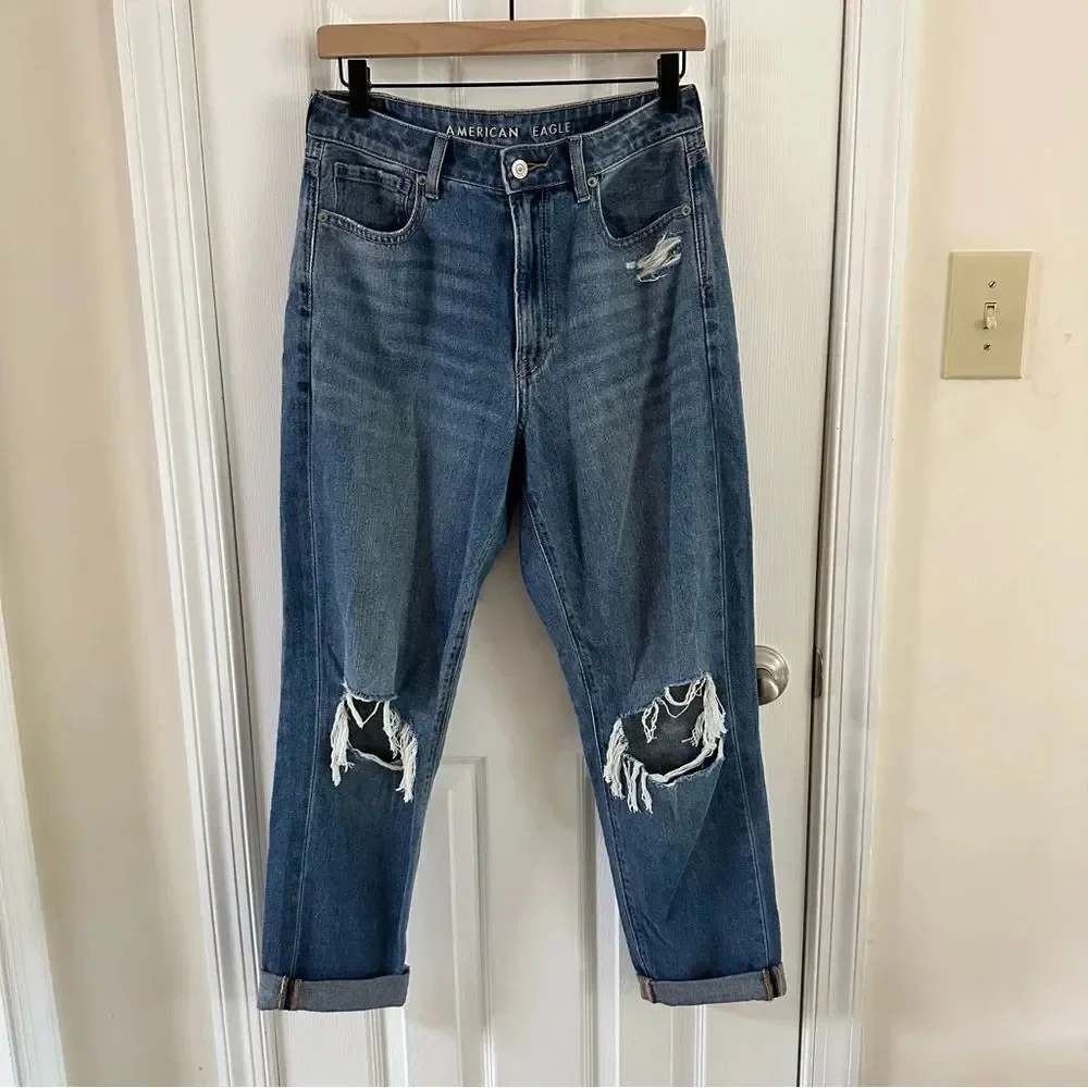 American Eagle Distressed Mom Jean Women’s Size 6